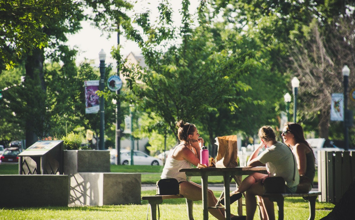 Picnic con familia y seres queridos. | | Especial