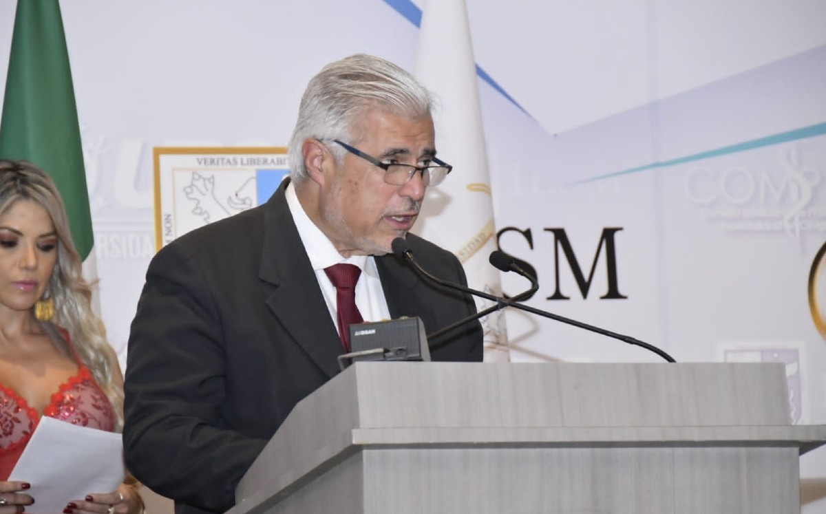 Senador Narro Céspedes encabeza Congreso de Médicos Cirujanos y Estéticos. | Especial