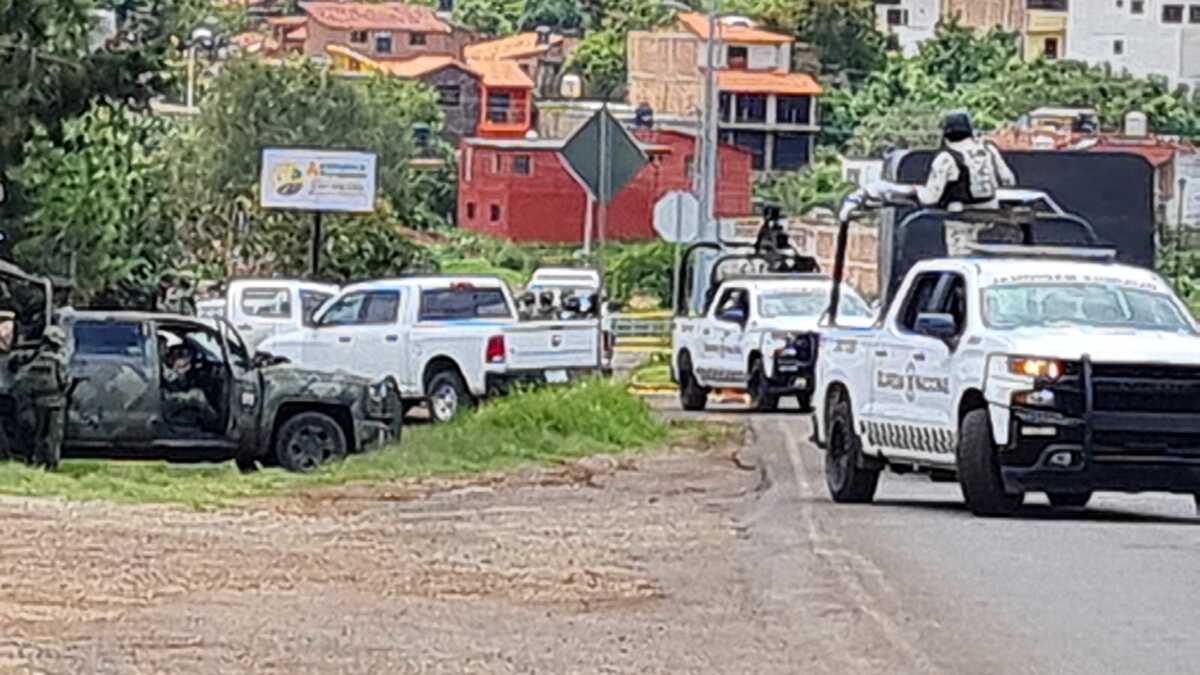 Autoridades en el lugar de ataque a balazos en Mazamitla, Jalisco (Juan Carlos Munguía)