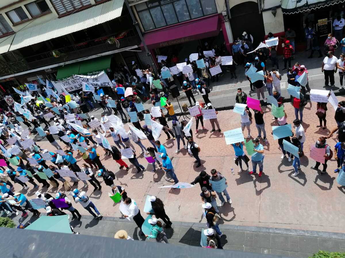 "Decenas de aliancistas se plantaron durante un par de horas afuera de la sede del Poder Legislativo" | Especial.