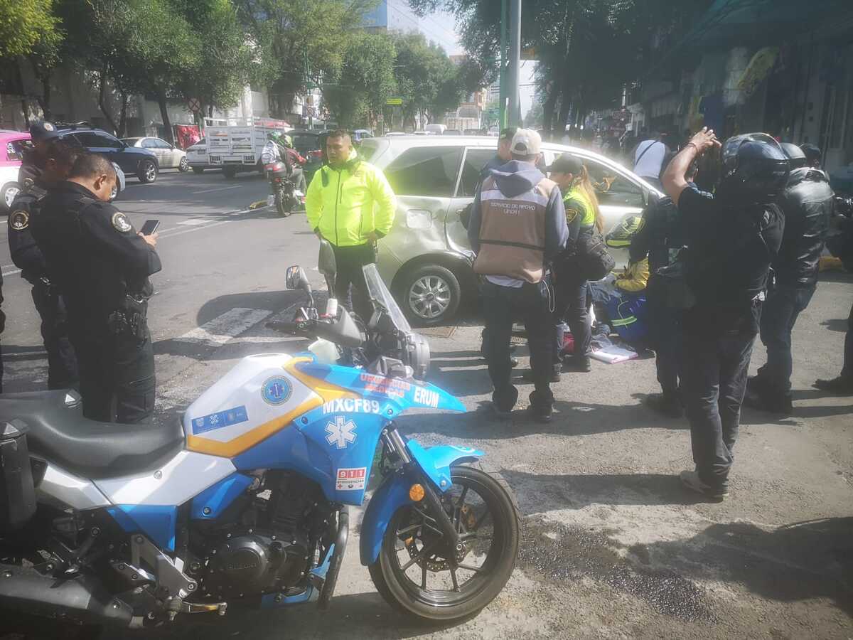 Policía se impacta contra auto | Ramón Ramírez y César Velázquez