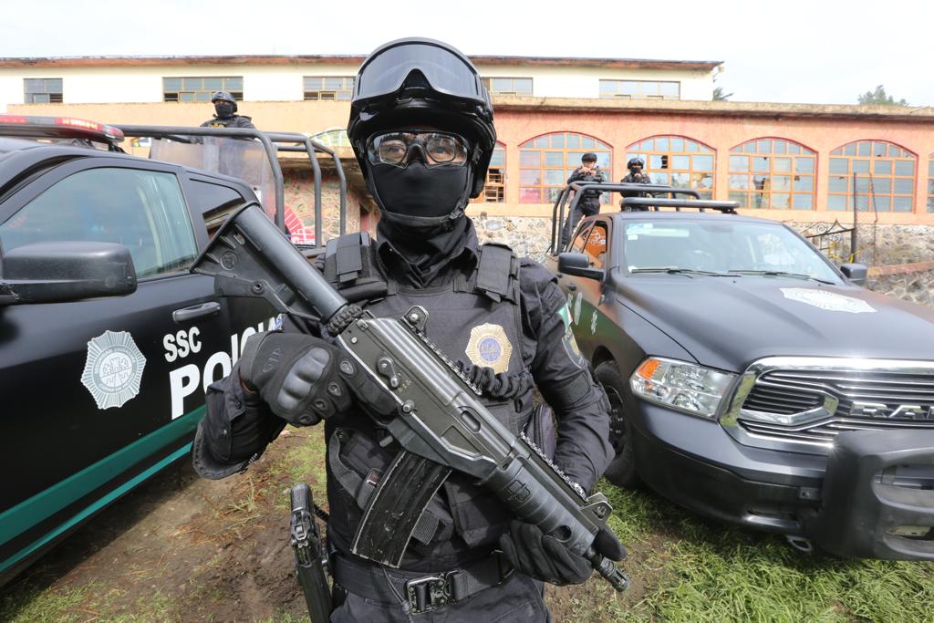 Policías resguardan casa de seguridad de presunta célula del Cártel de Sinaloa en CdMx. (Jorge Carballo)