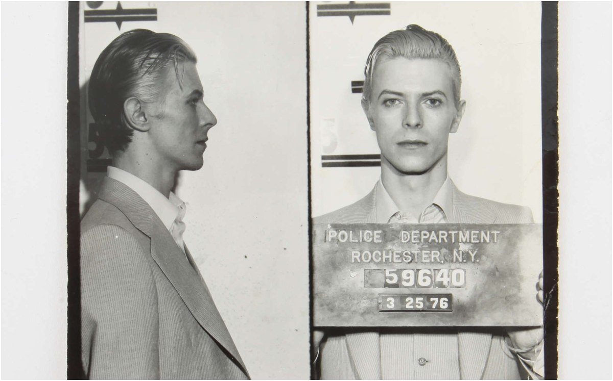 Subastan foto de David Bowie siendo arrestado