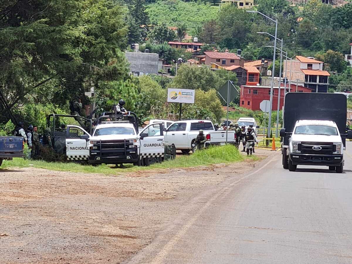 Vigilan lugar donde fue el asesinato de tres personas en Mazamitla (Juan Carlos Munguía)