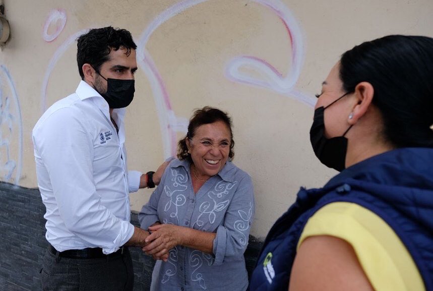 Agustín Dorantes Lámbarri entregó apoyos para las jefas de familia y madres solteras | Especial