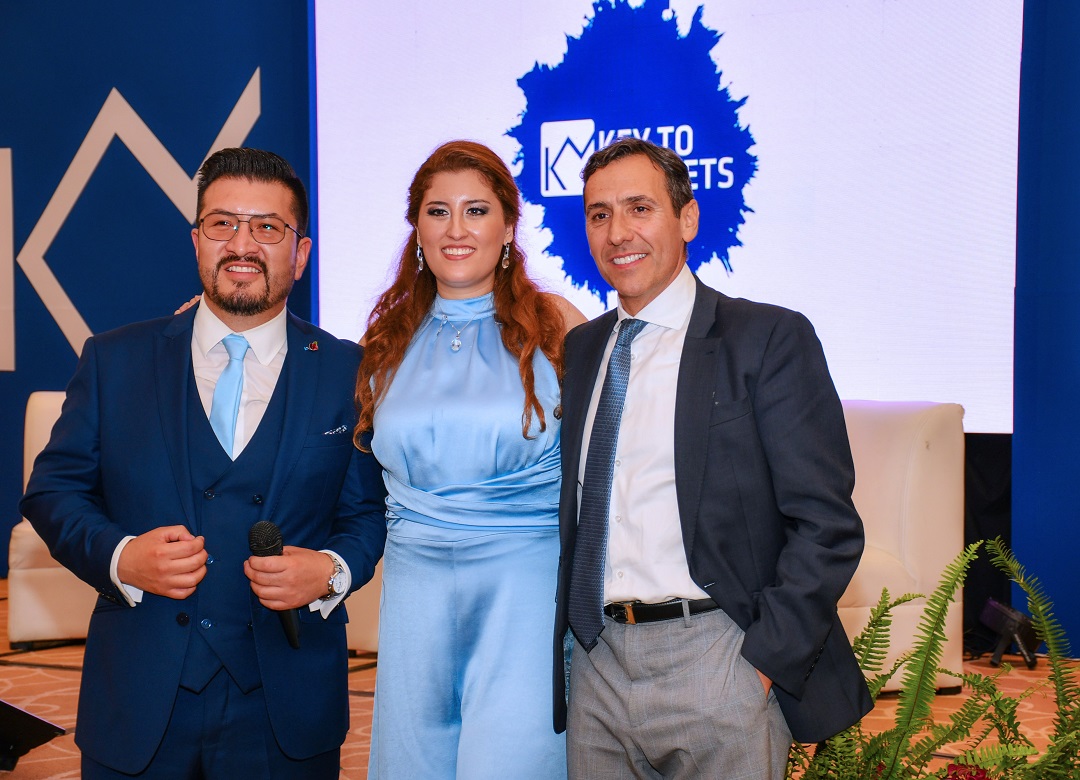 Directivos Key to Markets: Marcos Tigsilema, director comercial y Andrea Vázquez, office manager con Andrea Sabatini, director general.