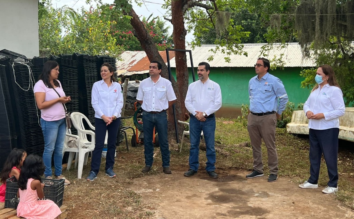 Directivos de Repsol apoyaron a productores de ostión en Tamaulipas.