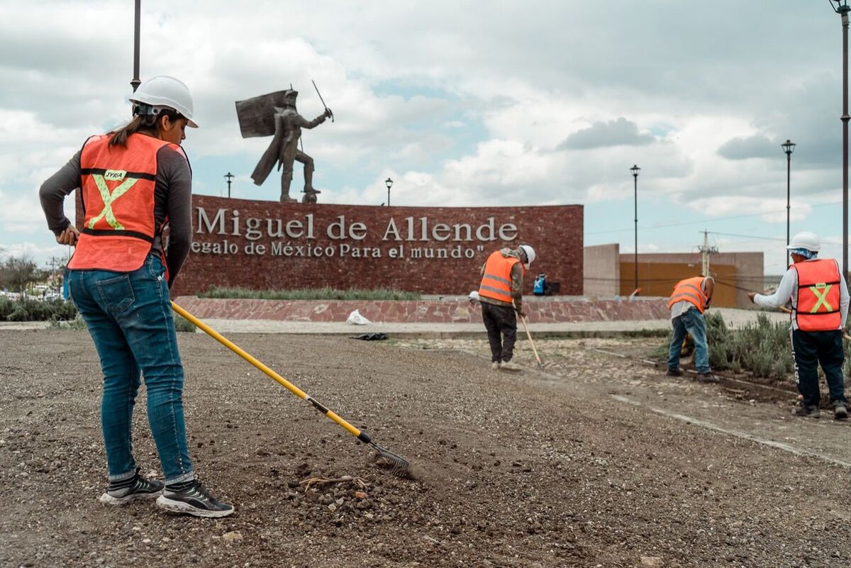 Embellecen imagen del bulevar de la Conspiración en San Miguel de Allende
