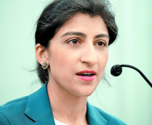 Lina Khan, presidente de la Comisión Federal de Comercio. Reuters