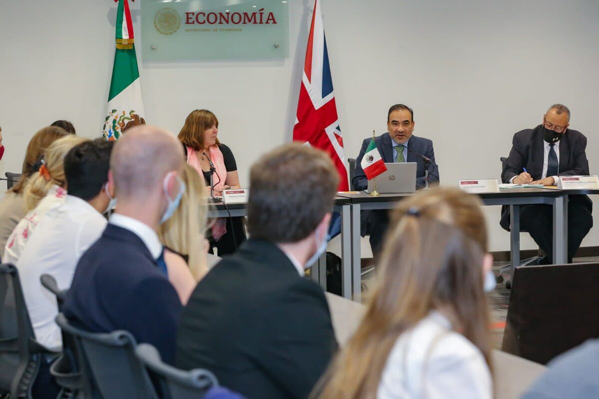 Mesa de negociación del tratado de libre comercio entre México y Reino Unido. (Foto: Especial)