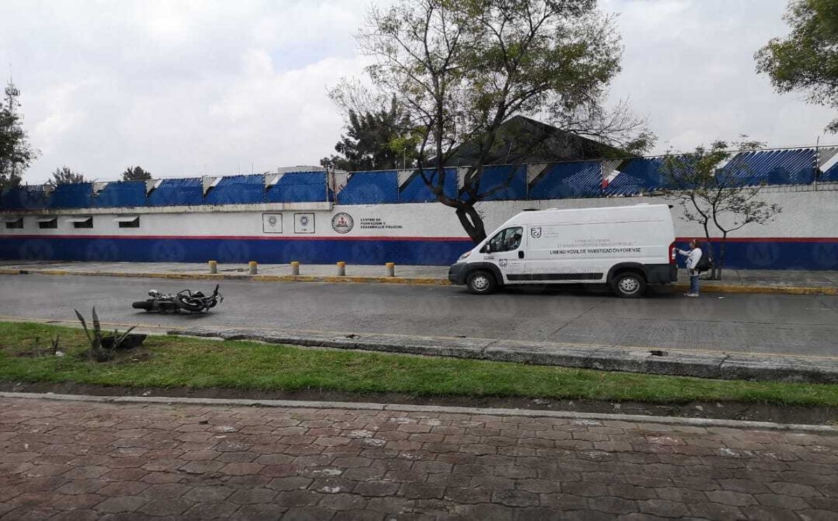 Policías de la zona acordonaron el lugar para evitar otro accidente. | Jorge Becerril