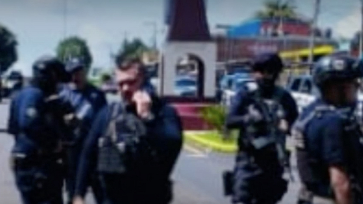 Siguen bloqueos en San Juan, Michoacán para frenar la violencia