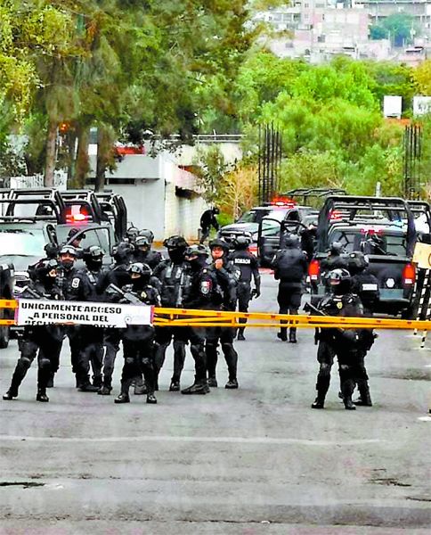 Elementos durante el operativo. Jorge Becerril