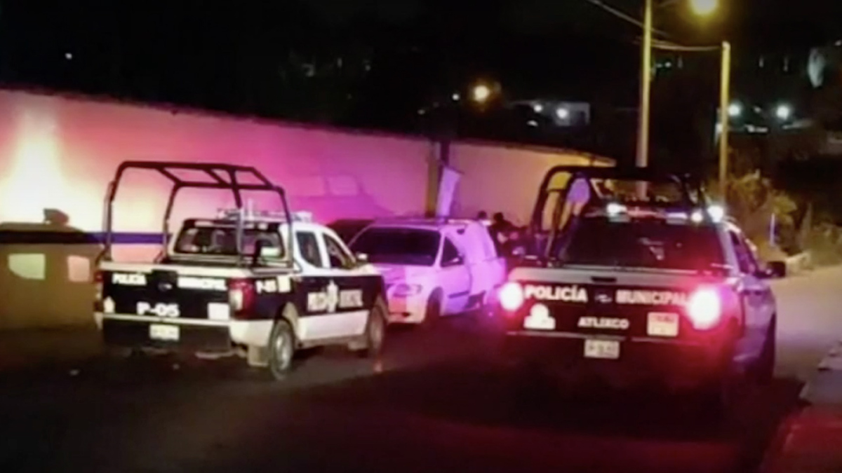 En Puebla hallan el cuerpo de un hombre en su vehículo