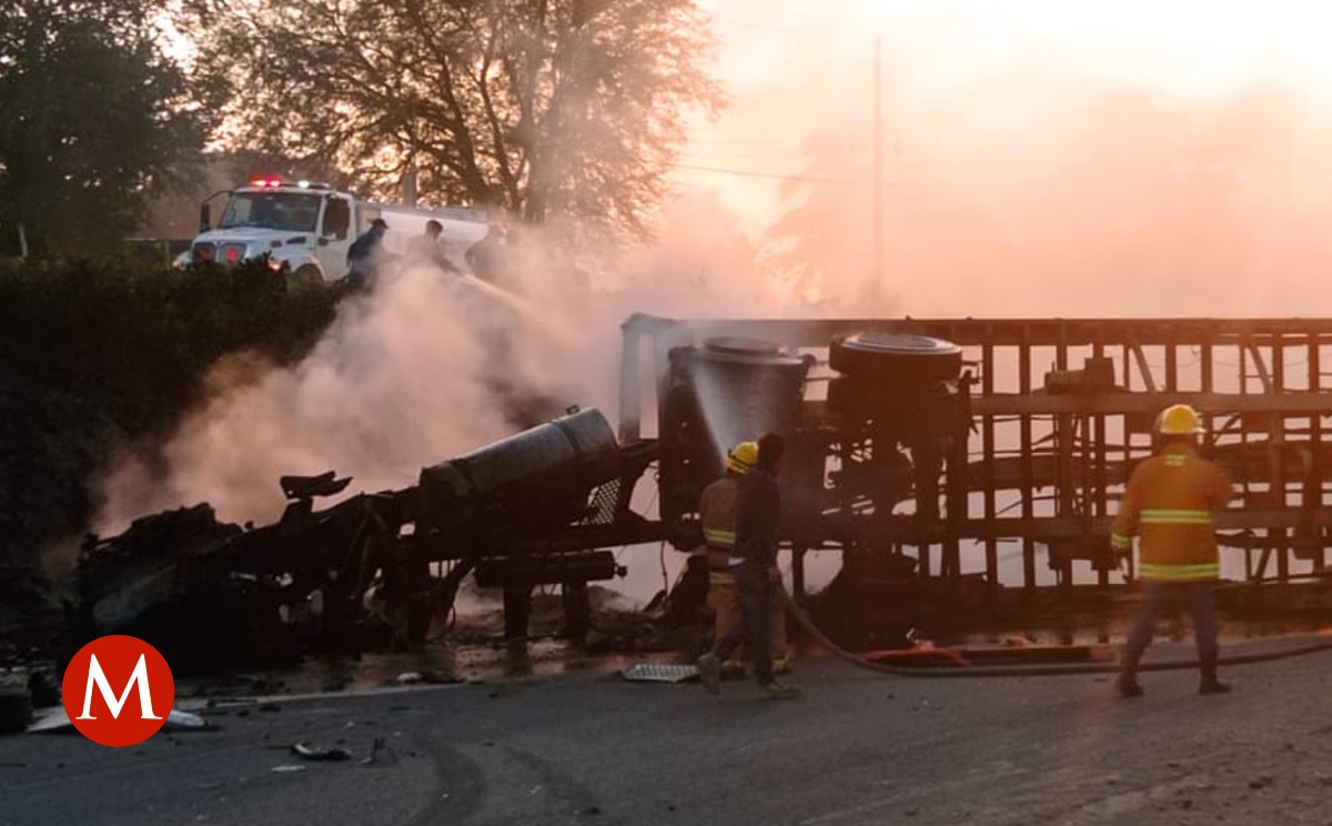 Choca pipa y tractocamion, este último se incendió en Pánuco