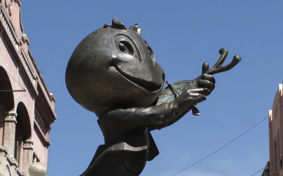 Estatua en homenaje a 'Cri-Cri'. (Cuartoscuro)