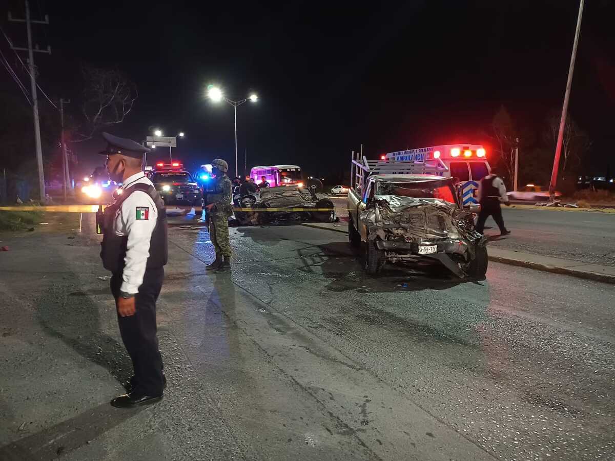 La mujer perdió el control del volante y se estrelló primero contra una luminaria. Foto: Mayte Villasana