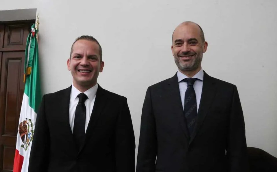 El secretario, Gerardo Escamilla (izq.) junto al alcalde Miguel Treviño de Hoyos. Foto: Archivo