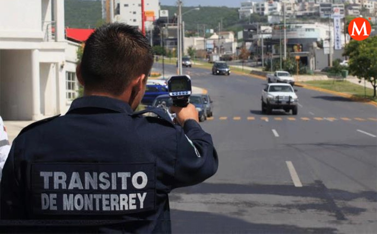 Transportistas en Tamaulipas reclaman abusos de Tránsito de Monterrey