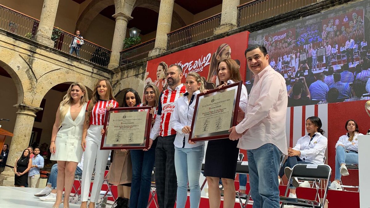 Entrega de Reconocimiento al Equipo y Directiva del Club Deportivo Chivas Femenil, por haber obtenido el Campeonato del Torneo de Clausura 2022.