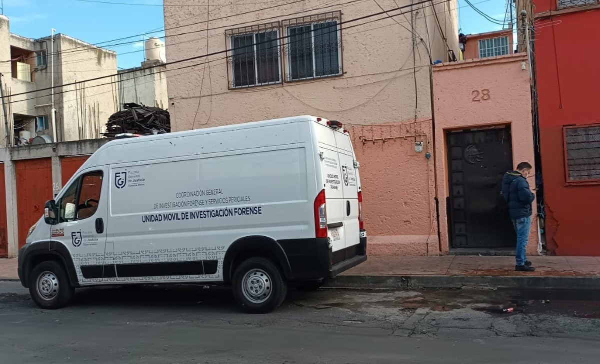 El hombre fue hallado sin vida dentro de la vecindad. | Liset González
