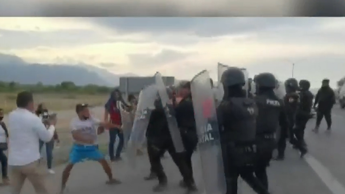 Manifestaciones en Monte Morelos terminaron en enfrentamientos con elementos de la policía