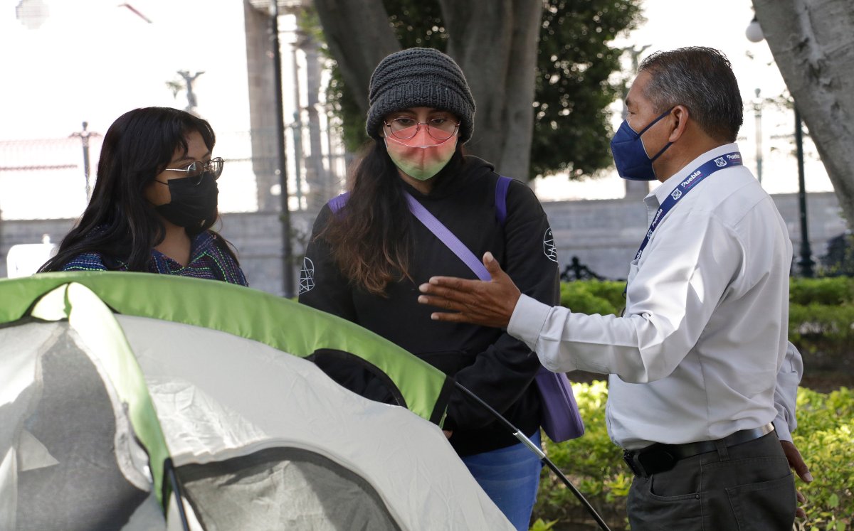 Plantón de estudiantes en el Zócalo de Puebla | Agencia Enfoque