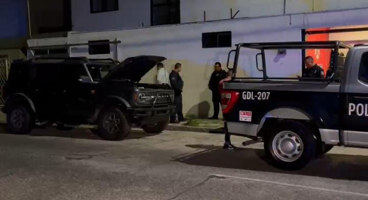 Policías atienden reporte de robo en Guadalajara (Vicente Torres Alfaro)