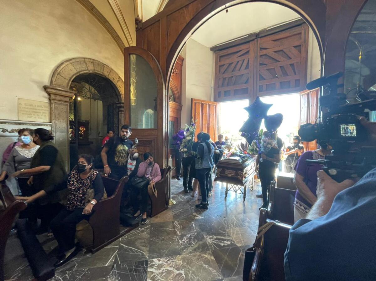 Comienza misa de Luz Raquel Padilla en Basílica de Zapopan (Karla Victoria Rodríguez)