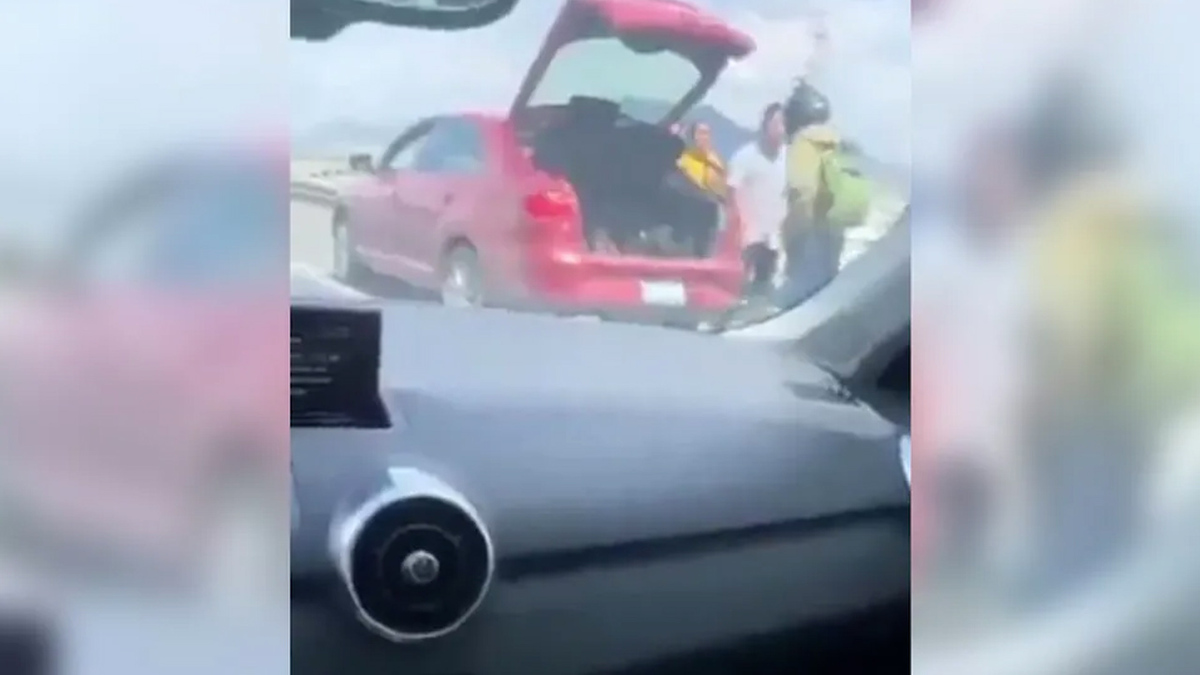 Conductor arroja a motociclista desde un puente vehicular en Cuautitlán Izcalli