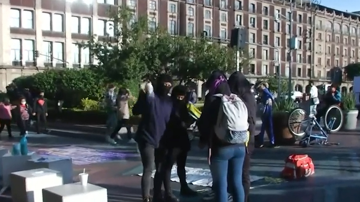 Feministas se manifiestan y exigen la liberación de dos de sus integrantes