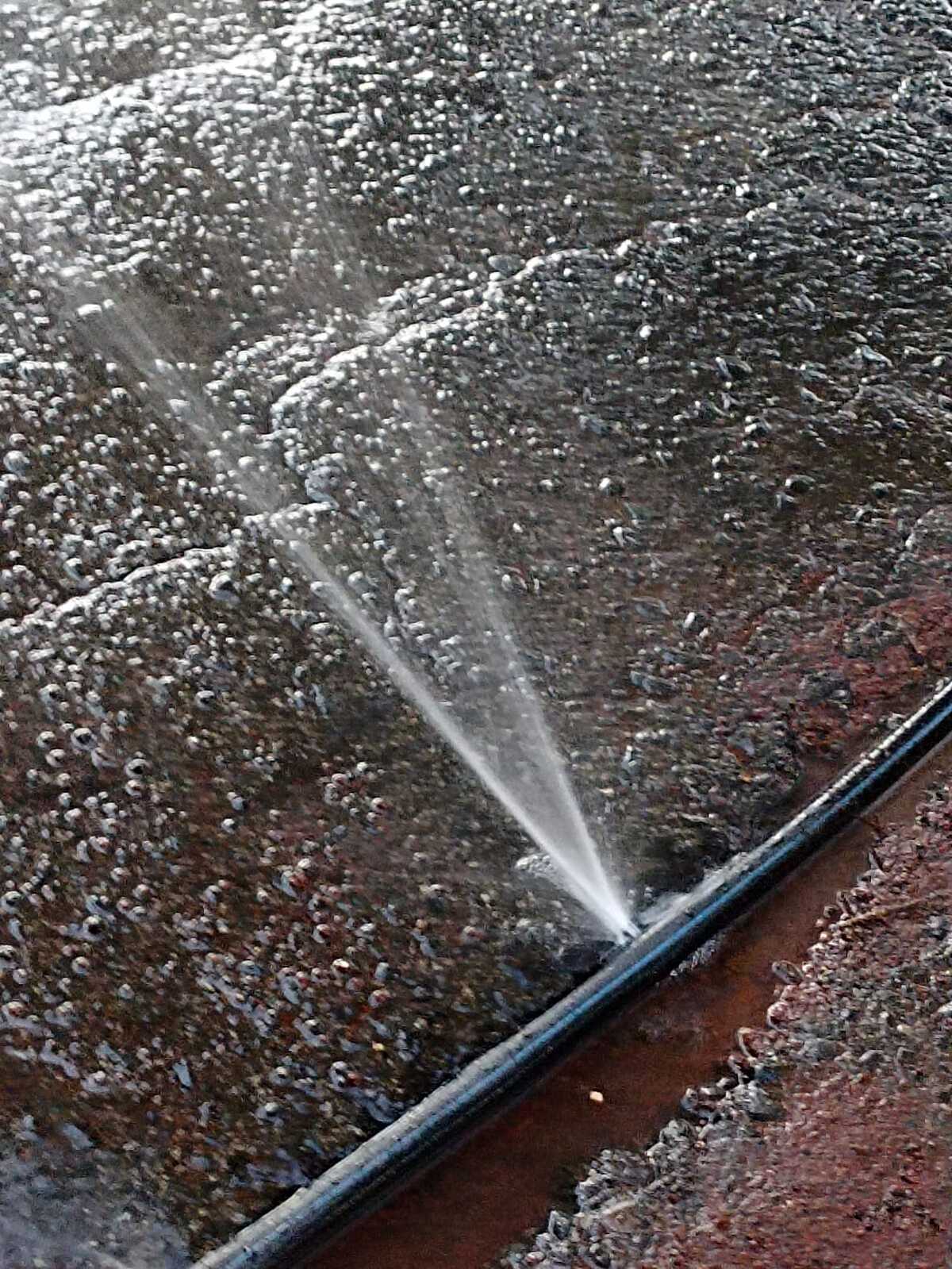 Fuerte fuga de agua en Azcapotzalco