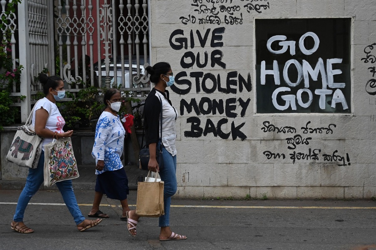 Habitantes de Sri Lanka huyen de la crisis económica de su país | AFP