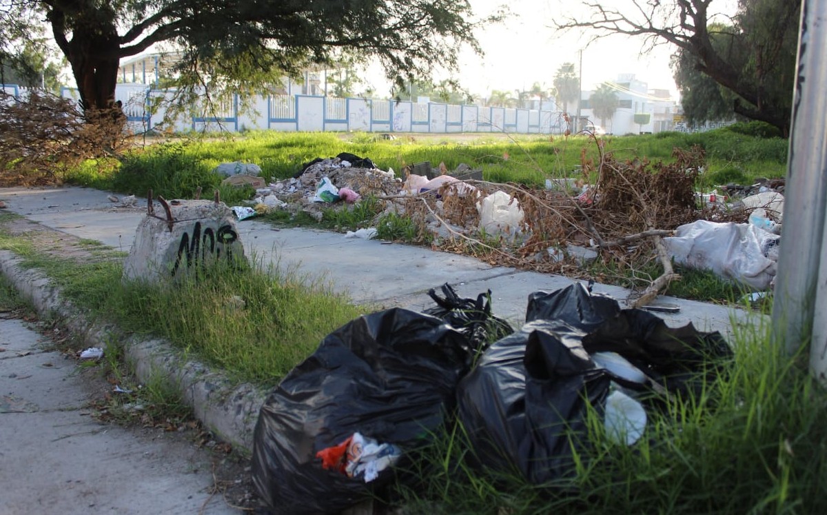 En León, vecinos de colonia Santa Julia reportan acumulación de basura / Dany Béjar
