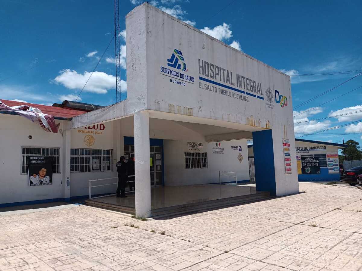 Personal de la Fiscalía de Durango continúa visitando el lugar de los hechos. (Juan Carlos Lozano)