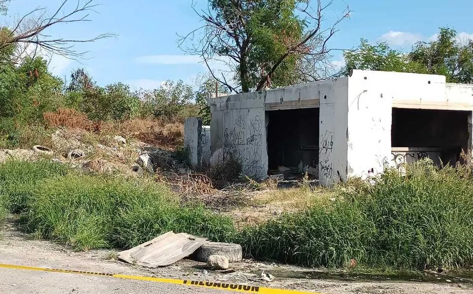 Encuentran restos humanos en lote baldío en Juárez, NL. Foto: Israel Santacruz