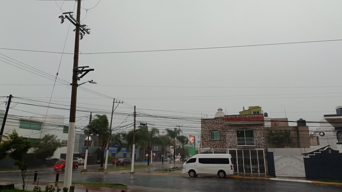 Fuerte lluvia causa inundaciones en Guadalajara y Zapopan (Cortesía)