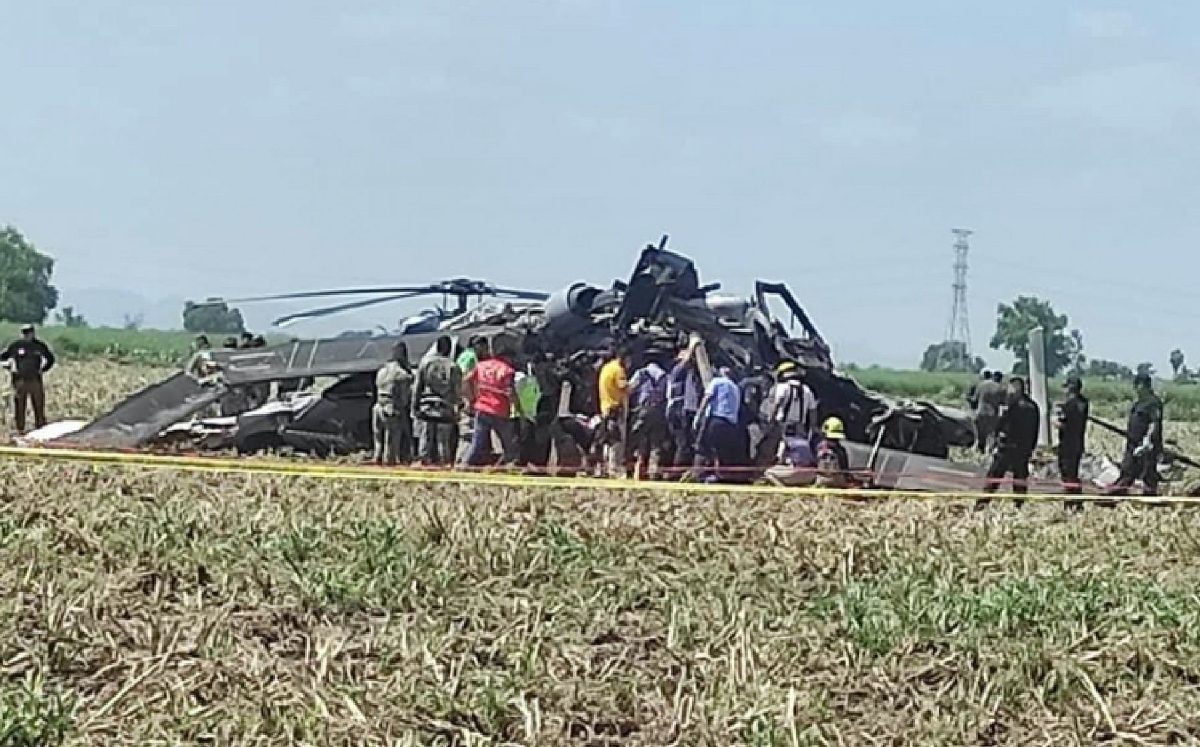 El helicóptero de la Marina con 15 personas se desplomó en las inmediaciones del aeropuerto de Los Mochis. | Cuartoscuro