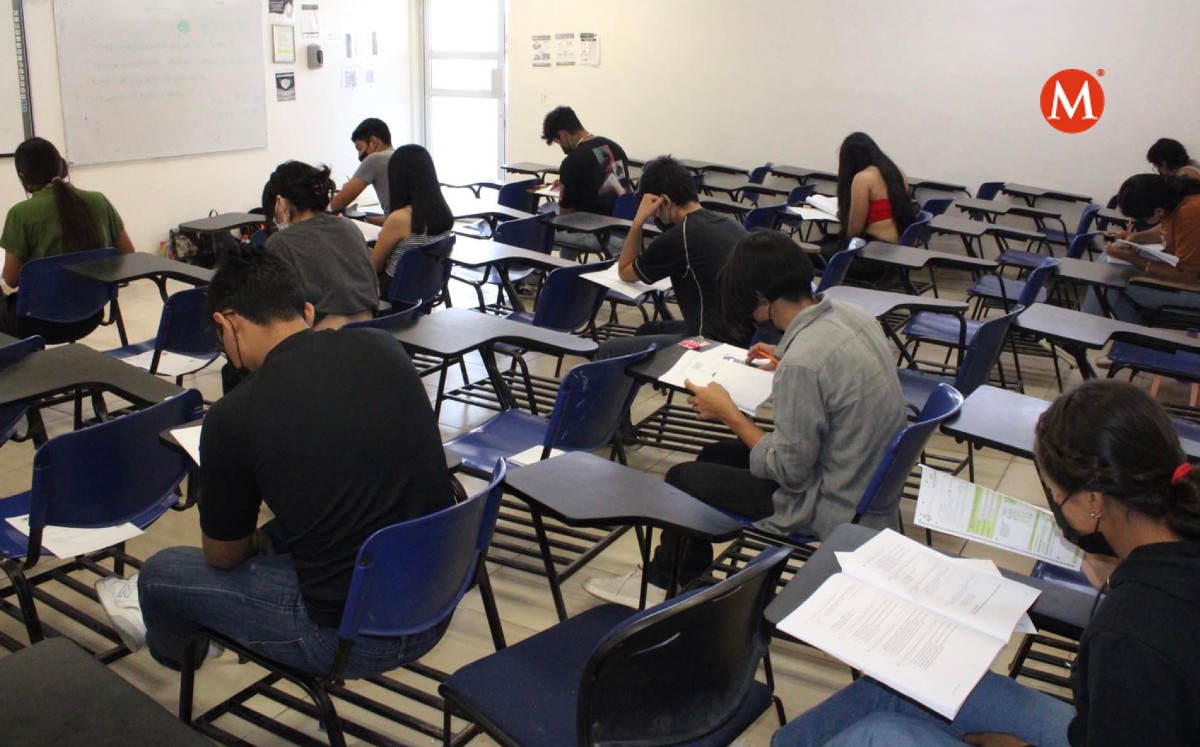 Presentan examen de ingreso a Universidad Autónoma de Tamaulipas. (Cortesía)