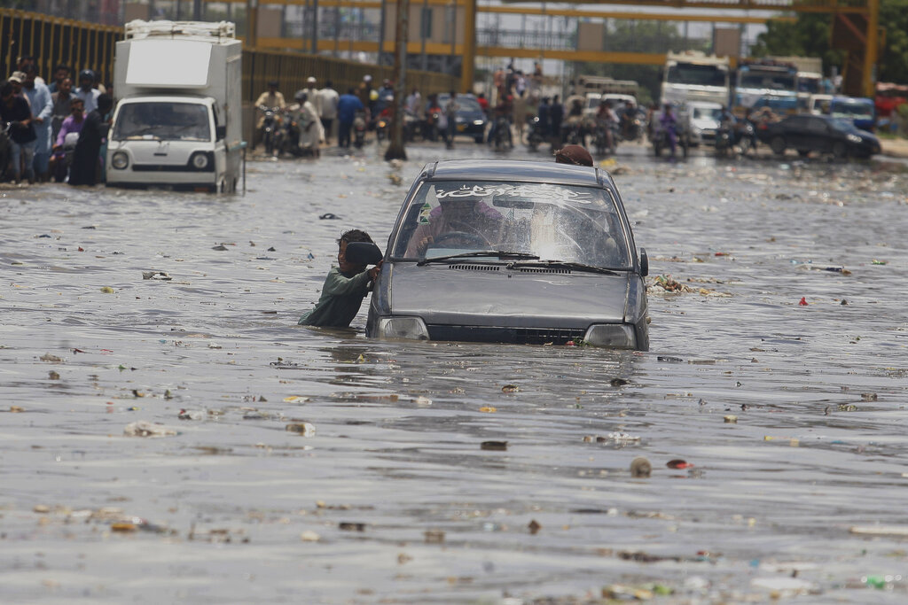 Cientos de viviendas y carreteras han sido afectadas. (AP)