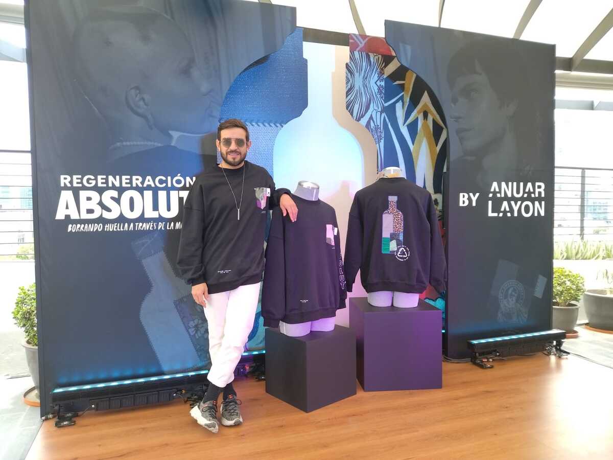 El diseñador creó una sudadera con productos reciclados. Especial