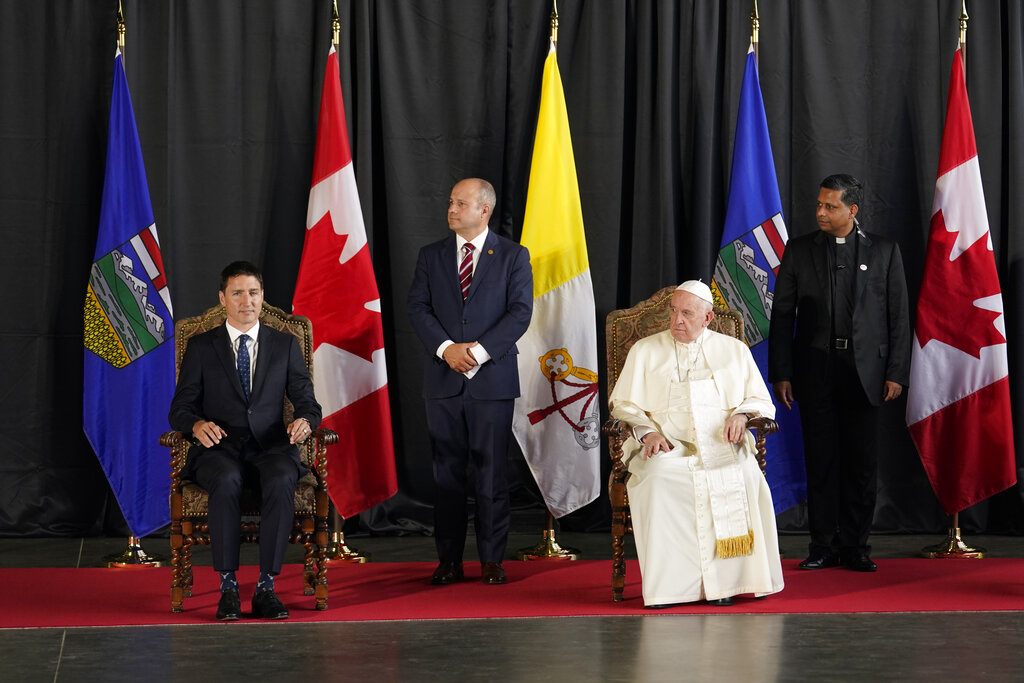 Papa Francisco viaja a Canadá, se reunió con el primer ministro Justin Trudeau | AFP