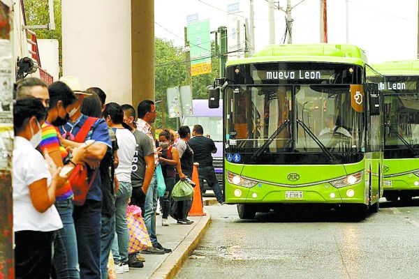 A la fecha, solamente andan circulando 30 unidades a gas natural, cuando deberían de ser 100 camiones, según lo que había anunciado el gobernador el p