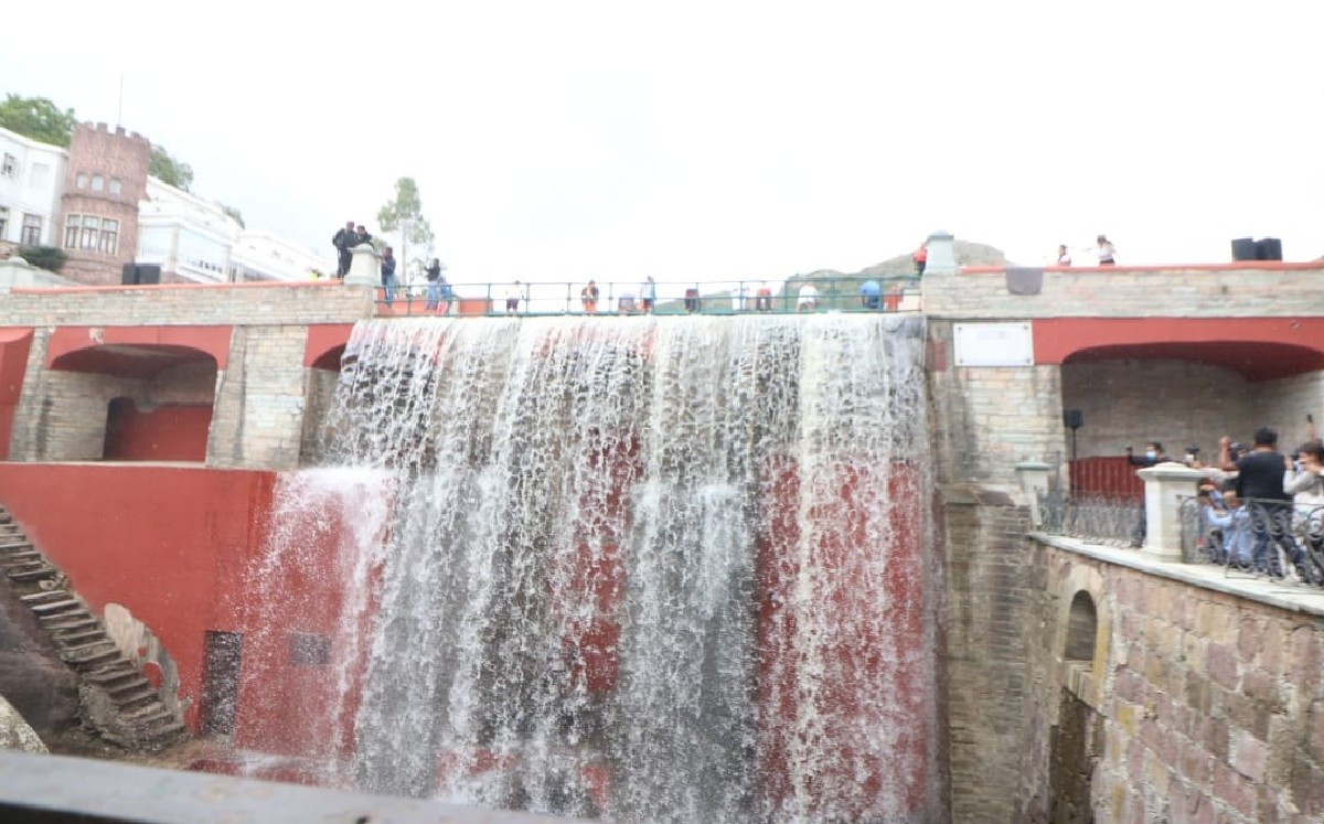 Presa de la Olla en Guanajuato vuelve a liberar agua de sus compuertas  / Especial