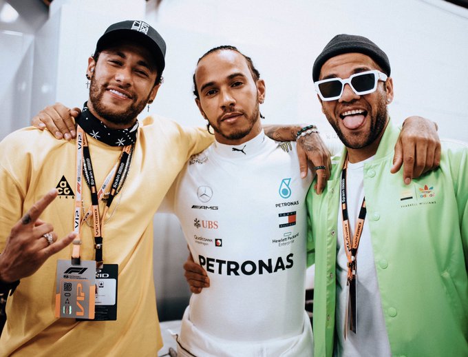 Dani Alves amante de la Fórmula 1 y amigo de Lewis Hamilton