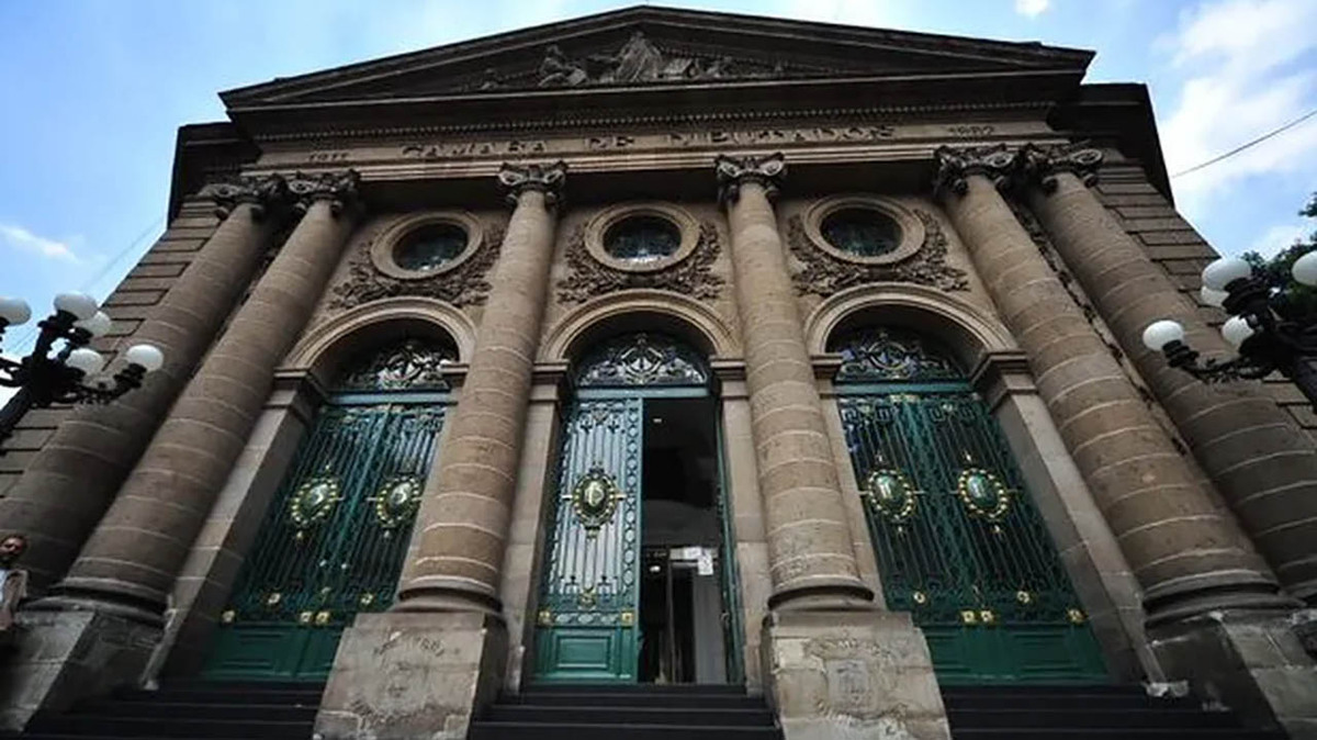 Diputados locales salen caros a México