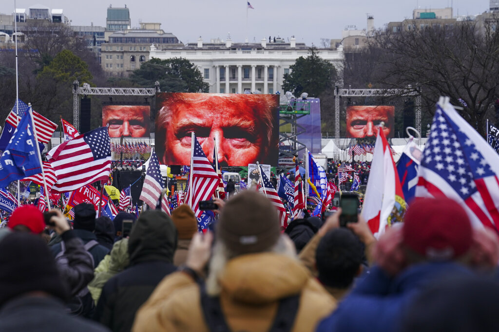 El asalto al capitolio de Estados Unidos dejó al menos cinco muertos. (AP)