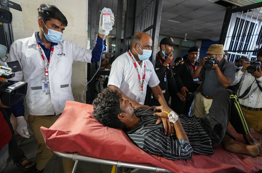 El licor afecto a varias personas en India. | AP