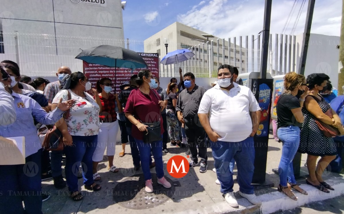 La tarde de ayer, el personal llevó a cabo una manifestación afuera del nosocomio. (Sergio Sánchez)