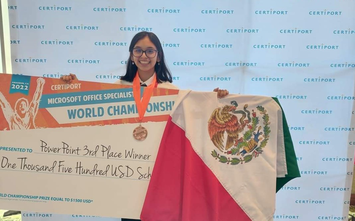 Amanda Gabriela Castillo Díaz, gana concurso de Microsoft. (Cortesía)